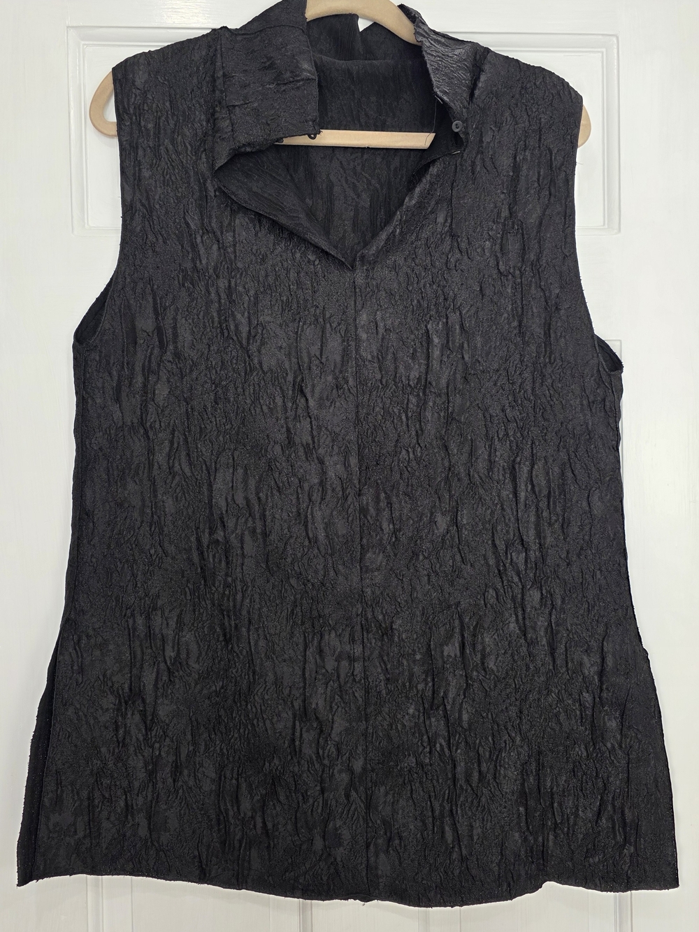 Massimo Dutti Black Textured Sleeveless Tank Top With Perkins Neck - Picture 2 of 7